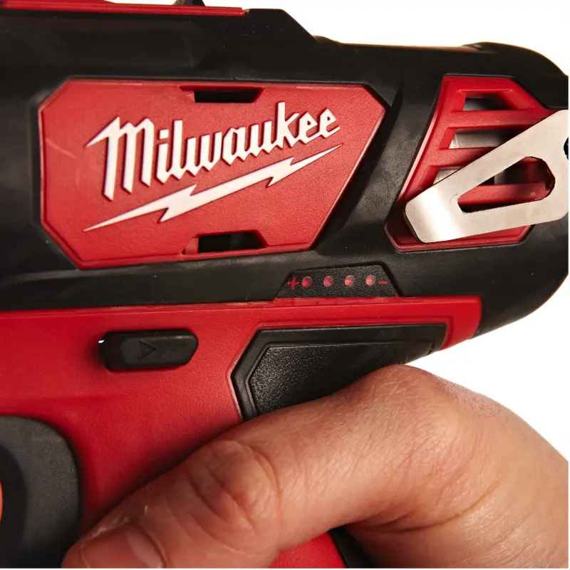 Aku subkompaktní příklepová vrtačka Milwaukee M12 BPD-202C (MI4933441940)